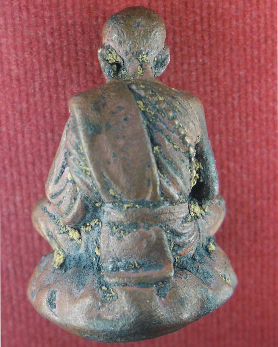 รูปหล่อโบราณเทดินไทยพิมพ์เบ้าทุบ หลวงปู่หมุน ฐิตสีโล รุ่นเสาร์ ๕ บูชาครู เนื้อนวโลหะ ปี ๒๕๔๓(๑) - 2