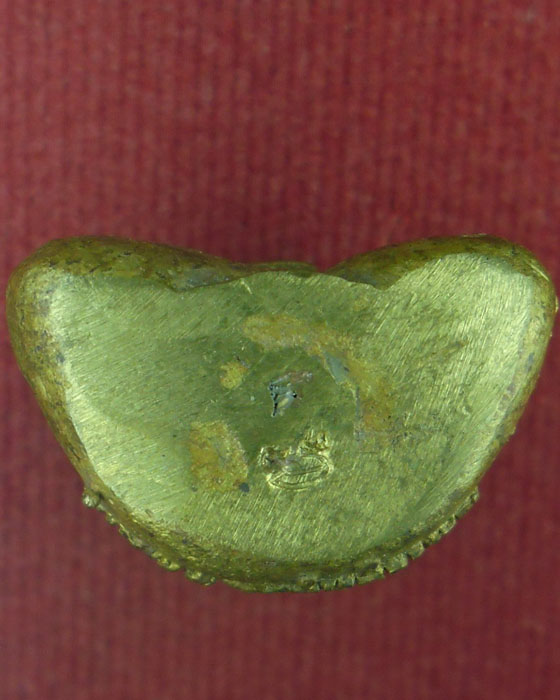 พระปิดตาอุดมโชค  หลวงปู่หมุน ฐิตสีโล รุ่น เสาร์ ๕ เนื้อผสมชนวนพระบูชากะไหล่ทอง  ปี ๒๕๔๓(๒) - 3