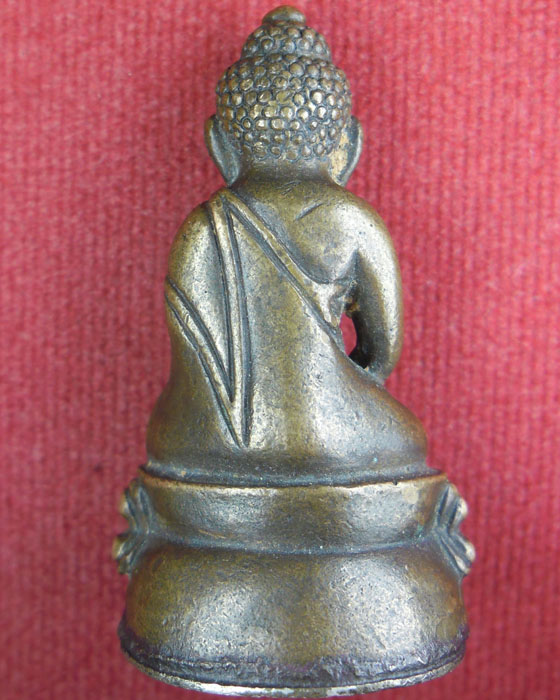 พระกริ่งมหาจักรพรรดิ์ หลวงปู่หมุน รุ่นจักรพรรตราธิราช เนื้อนวโลหะ ฐานเงิน เลขสวย ๘๙ ปี ๒๕๔๕(๒) - 2