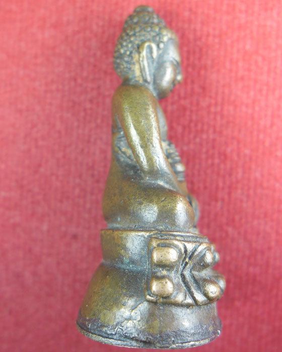 พระกริ่งมหาจักรพรรดิ์ หลวงปู่หมุน รุ่นจักรพรรตราธิราช เนื้อนวโลหะ ฐานเงิน เลขสวย ๘๙ ปี ๒๕๔๕(๒) - 4