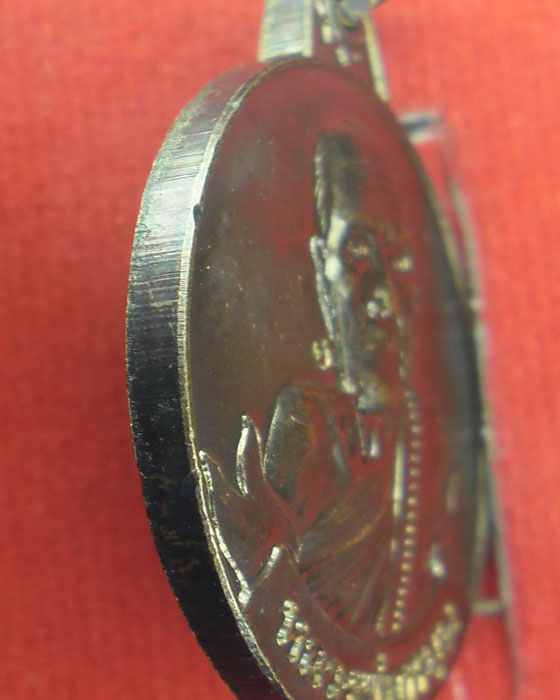 เหรียญหมุนเงินหมุนทอง หลวงปู่หมุน ฐิตสีโล ยุคแรกวัดป่าหนองหล่ม เหรียญหนา ประคำ ๑๙ เม็ด ปี ๒๕๔๓(๓๑) - 3