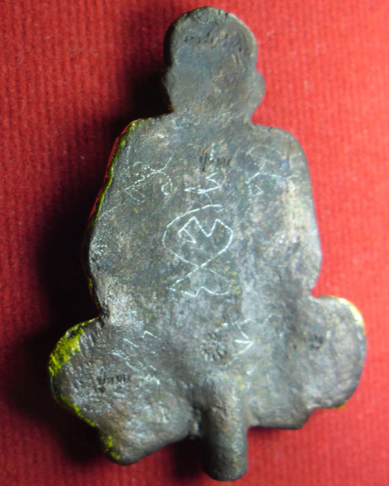 รูปหล่อครึ่งซีกติดบาตรน้ำมนต์ หลวงปู่หมุน รุ่นเสาร์ ๕ บูชาครู เนื้อนวโลหะทาทองกรรมการ ๙ โค๊ด ปี๔๓(๓) - 3