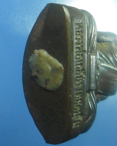 รูปเหมือนปั๊ม หลวงปู่เกลี้ยง วัดโนนแกด รุ่นอายุยืนรวยสมปรารถนาเนื้อนวโลหะ ๒โค้ดเลข๕๑๓มีกล่อง ปี๕๓(๒) - 3