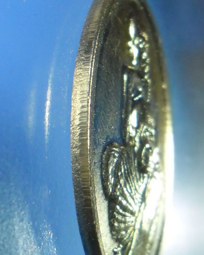 เหรียญ หลวงปู่หมุน ฐิตสีโล และ หลวงปู่พา  รุ่น หมุนพารวย เนื้ออัลปาก้า ไม่ตอกโค๊ต ปี ๒๕๕๖(๑) - 3