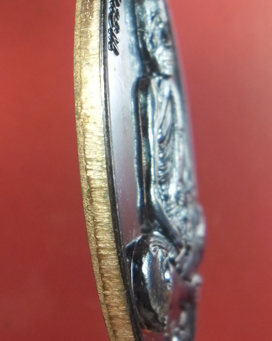 เหรียญเงินล้าน หลวงปู่หมุน รุ่นเศรษฐีเงินล้าน เนื้อนวโลหะดำตอกสามโค้ด เลข๑๐๙ อายุหลวงปู่ ปี๒๕๕๖(๑) - 3