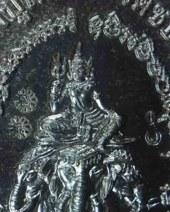 เหรียญรูปไข่ครึ่งองค์ หลวงปู่เกลี้ยง รุ่นเจริญพรยอดฉัตร เนื้อนวะหน้ากากเงิน ตอกสามโค้ดเลข๒๔๖ ปี๕๕(๑) - 4