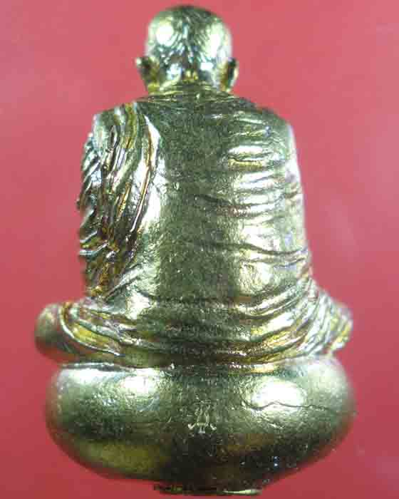 รูปหล่อเบ้าทุบ หลวงปู่เกลี้ยง วัดโนนแกด รุ่นชินบัญชร เนื้อทองชนวน ตอกโค้ดและเลข ๑๔๒๐ ปี๕๖(๑) - 2