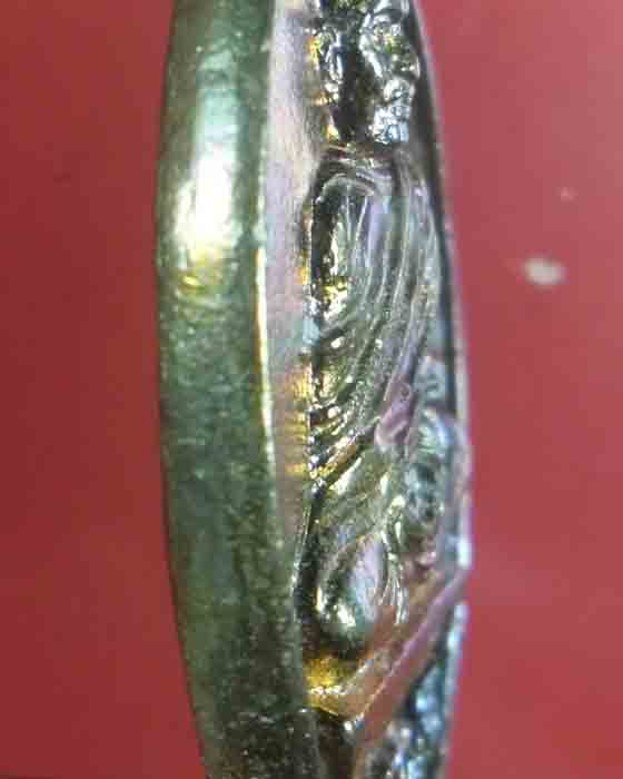 เหรียญหล่อโบราณรูปไข่ หลวงปู่เกลี้ยง วัดโนนแกด เนื้อทองชนวน ตอกโค้ดและเลข ๔๐๙ ปี ๒๕๕๖ (๑) - 3