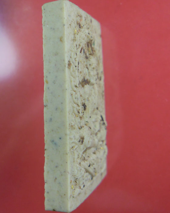 พระผงรูปเหมือนพิมพ์นั่งซุ้ม  หลวงปู่หมุน ฐิตสีโล วัดบ้านจาน  เนื้อผง เข้าพิธีเสาร์ห้า ปี ๒๕๔๓(๓) - 4