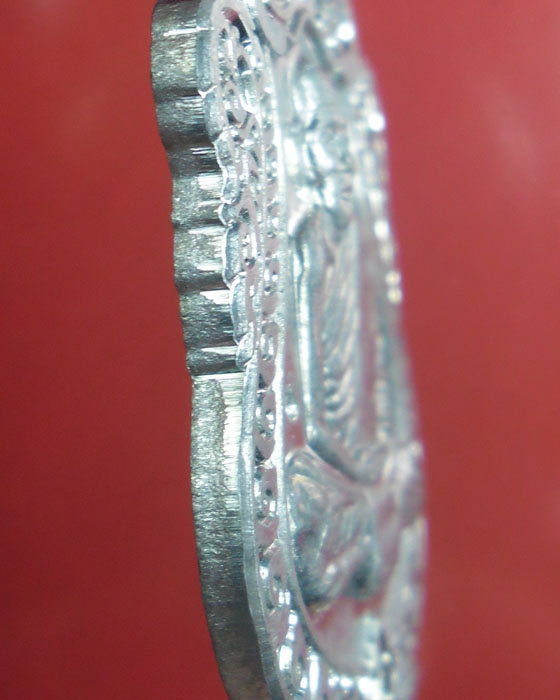 เหรียญเสมา หลวงปู่เกลี้ยง เตชธมฺโม วัดศรีธาตุ(วัดโนนแกด) รุ่นมหาเศษฐี เนื้อดีบุกตอกโค้ดมีกล่องปี๕๖(๑ - 3