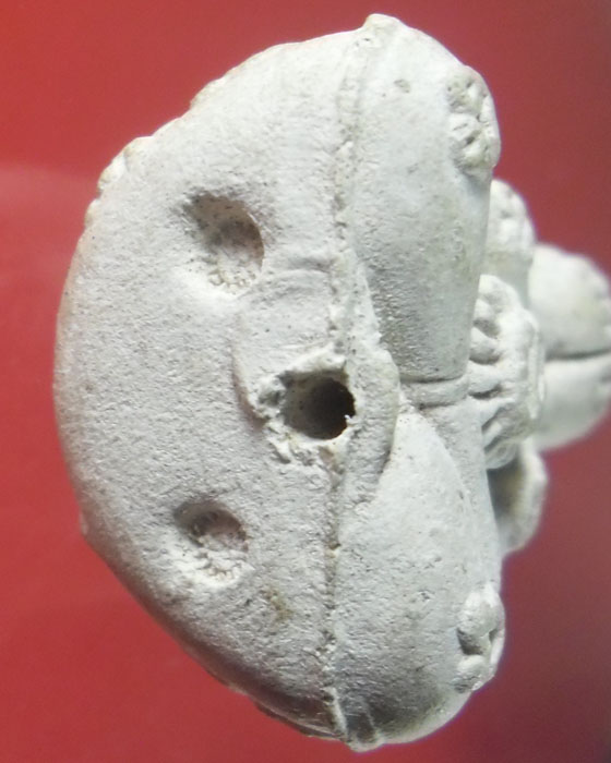 พระปิดตา หลวงปู่หมุน ฐิตสีโล รุ่นรวยทันใจ เนื้อผงงาช้างผสมผงกสิณ ตอกสองโค๊ต พร้อมบัตร ปี ๒๕๔๓(๑๓) - 3