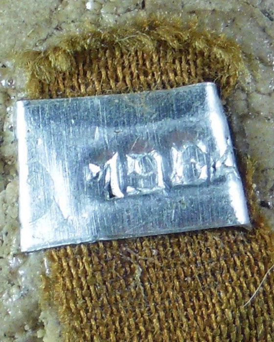 ล็อกเก็ตรูปไข่นั่งหลังฝังตะกรุด หลวงปู่หมุน รุ่นเสาร์ ๕ บูชาครู เลข ๑๙๖๔ มีกล่อง มีบัตร ปี ๒๕๔๓(๒) - 3