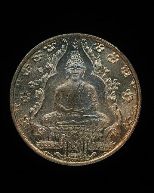 เหรียญพระแก้วมรกตหมดห่วงรุ่นสอง เนื้อนวโลหะ (องค์ที่ 2) - 1