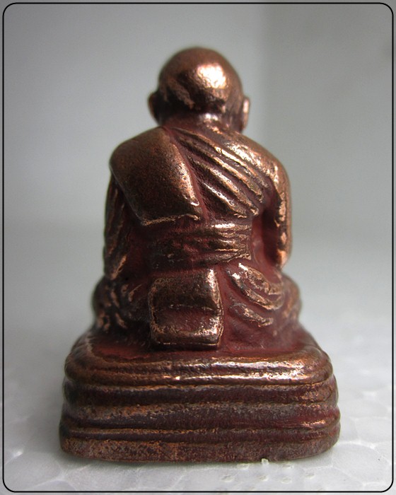 หลวงปู่ทวด เบตง เลขใต้ฐาน วัดทรายขาว ปัตตานี เนื้อนวะขัดยาแดง หมายเลข 22 - 2