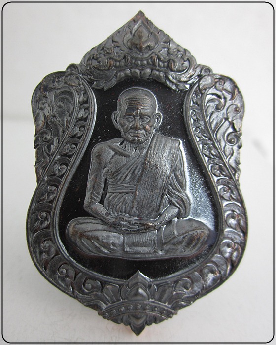 หลวงพ่อเงิน วัดบางคลาน รุ่น ฉลองเลื่อนสมณศักดิ์ 111 ปี เนื้อทองแดงร่มดำ (แจกทาน 2247) - 1