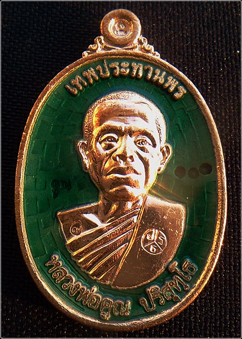 หลวงพ่อคูณ รุ่น คูณเทพประทานพร เนื้อทองแดงลงยาเขียว พิมพ์ใหญ่ หลังยันต์ 1 ใน 399 เหรียญ - 1