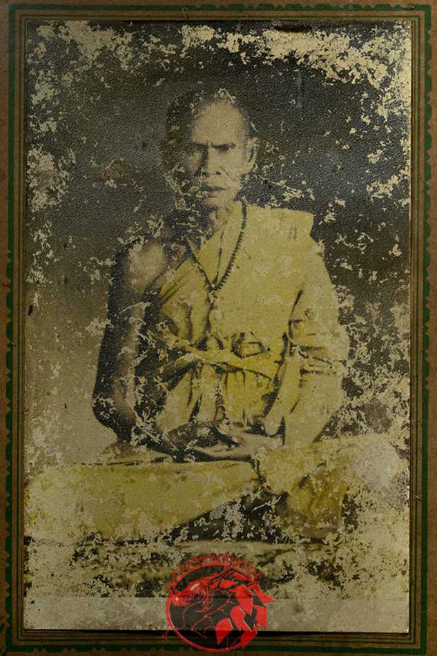 รูปถ่ายบูชาหลวงพ่อทบ วัดชนแดน รูปบานนี้เป็นรูปที่ลงสีฝุ่น ซึ่งหาดูยาก เพราะจำนวนการสร้างน้อย - 3