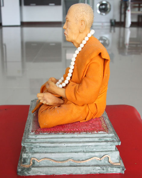 หลวงปู่คำบุ ขนาด 5 นิ้ว (เรซิ่น) ชุดกรรมการ หมายเลข 239 - 4