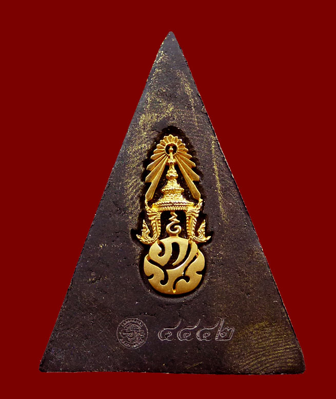 พระพุทธชินราช ภปร.เนื้อผง ออกปี พ.ศ ๒๕๔๘ หน้าทาทอง หลัง ภปรทองคำ เลขโค๊ตสวย ๔๔๔๒ - 2