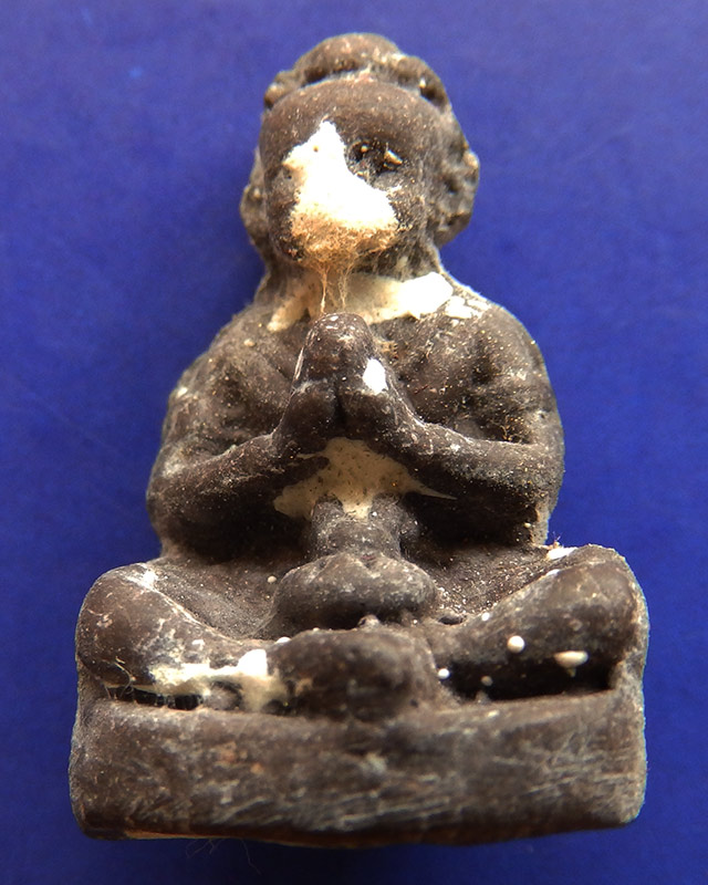25.กุมารทองโชคทวี เนื้อผงดินเจ็ดป่าช้าอุดด้วยผงพรายกุมาร หลวงปู่คำบุ วัดกุดชมพู จ.อุบลฯ พร้อมกล่อง - 1