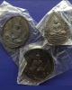 2.ครบชุด สวยๆ..เหรียญพระแก้ว หลังภปร. ฉลองกรุงรัตนโกสินทร์ 200 ปี พ.ศ. 2525 บล็อคพระราชศรัทธา ซองพลา