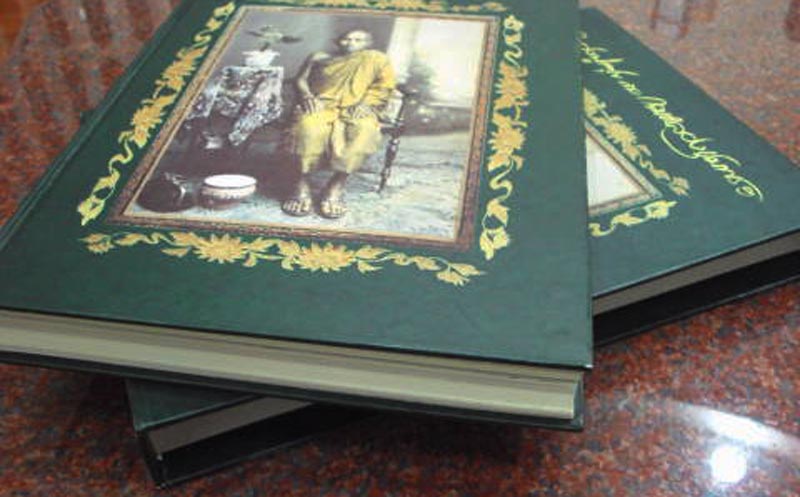 พิมพ์ครั้งแรก...ภาพคมชัดกว่า !! หนังสือหลวงปู่ศุข กับ กรมหลวงชุมพร โดย ม.ร.ว.อภิเดช อาภากร ภาพสี หนา - 3