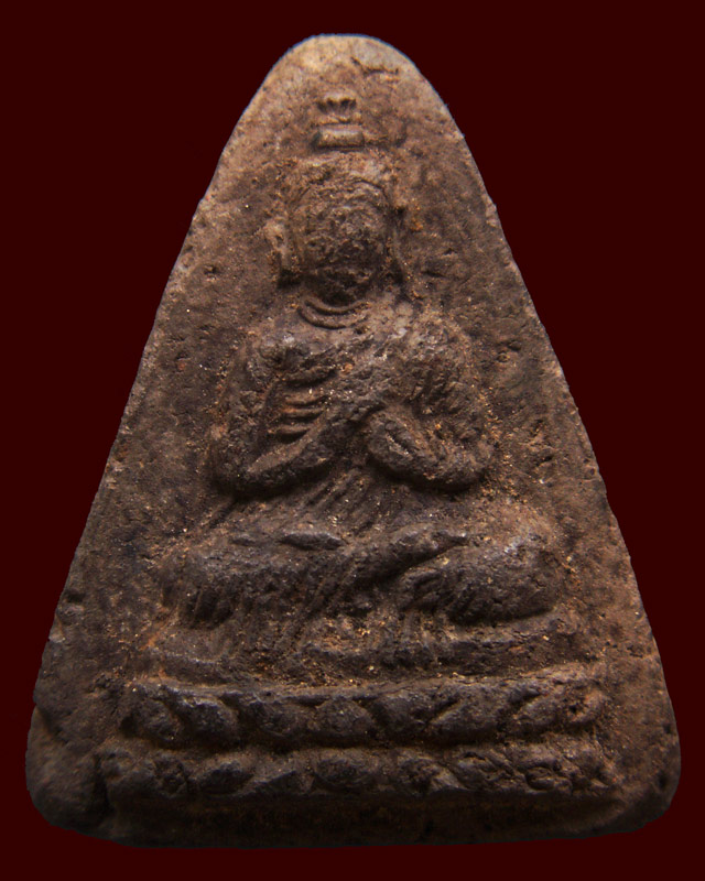 พระปางประทานพร หลวงปู่เฮี้ยง วัดป่า จ.ชลบุรี พิมพ์สามเหลี่ยมหลังยันต์มุ ยอดอุณาโลม พ.ศ. 2505 (2) - 1