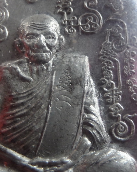 เหรียญหนุมานแผลงฤทธิ์ หลวงปู่ขุ้ย ฐิตธัมโม เนื้อตะกั่วลองพิมพ์ โค้ด ๙๙๙ - 3