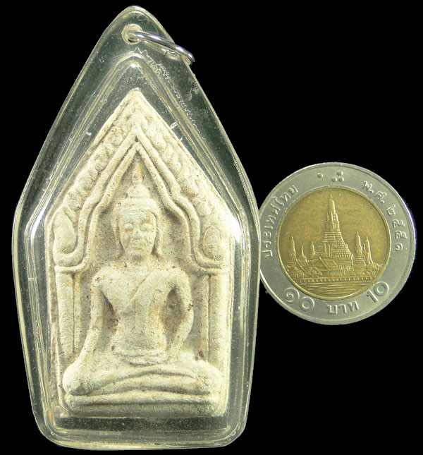 (2) พระขุนแผนรุ่นแรก พิมพ์ใหญ่ เนื้อผงขาวพุทธคุณ สร้างปี ๒๕๒๒ พร้อมเลี่ยมพลาสติกกันน้ำ - 3
