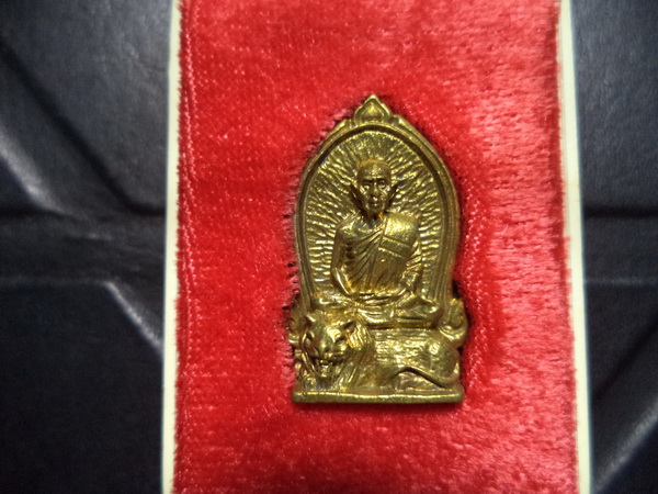 หลวงพ่อเชิญ วัดโคกทอง นั่งราชสีห์ เนื้อทองฝาบาตร ปี 2536 - 1