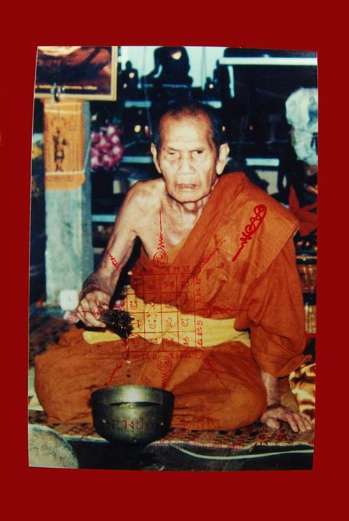 พระผงเพชรพญาธร เนื้อเบญจรงค์ ฝังพลอย หลวงปู่หมุน วัดบ้านจาน ปลุกเสก ออกวัดซับลำใย ออกปี 2543 (4) - 5