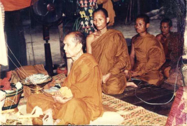 พระผงรูปเหมือนหลังยันต์ดวงเศรษฐี หลวงปู่หมุน ฐิตสีโล ดวงเศรษฐี เสาร์ ๕ ปี๒๕๔๓ เข้าพิธีเสาร์ ๕ (14) - 5