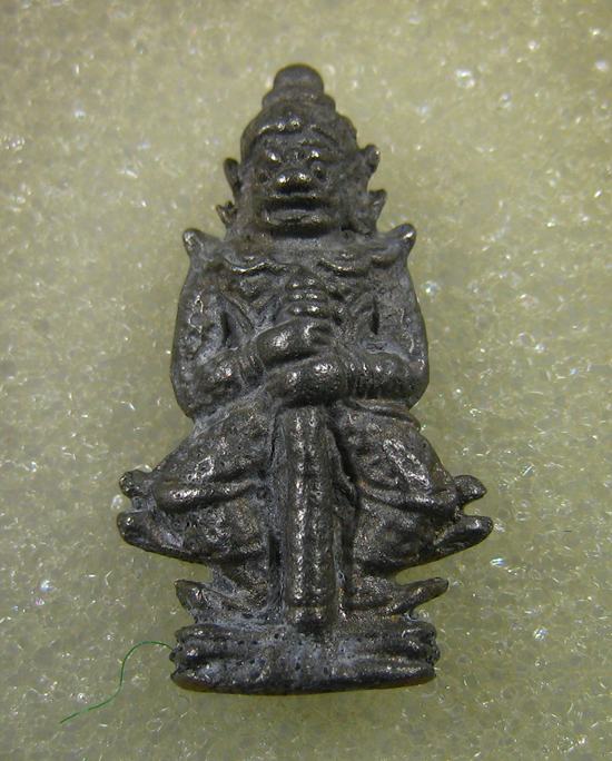 ท้าวเวสสุวรรณ หลวงปู่หมุน รุ่นจักรพรรดิตราธิราช เนื้อเงิน ปี 2545 - 1