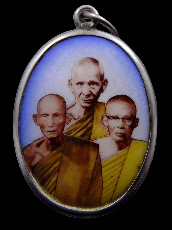 ล็อกเก็ตห่วงเชื่อม หลวงพ่อเดิม หลวงพ่อจันทร์ หลวงพ่อทองอยู่ รุ่น เสาร์๕ ปี๒๕๓๙ ออกวัดคลองระนง(๒) - 1