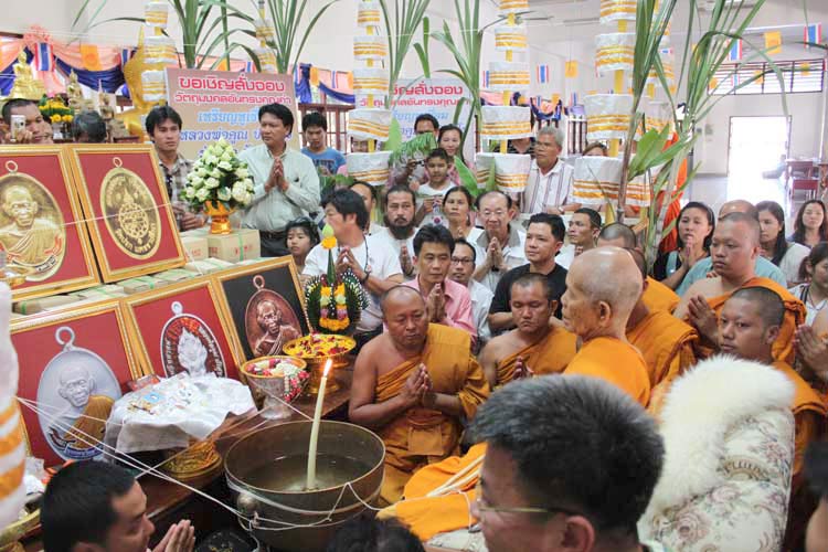 เหรียญหลวงพ่อคูณ พิมพ์นาคปรก รุ่นสร้างกุฏิสงฆ์วัดปรก นวะลงยาสีน้ำเงิน No.48 - 4