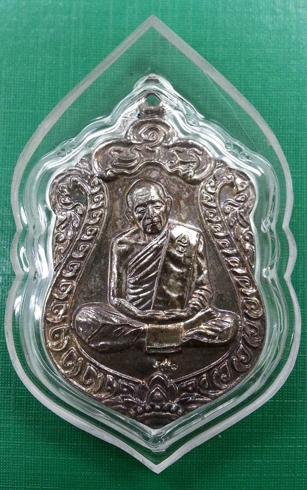 เหรียญเสมา หลวงปู่ทิม รุ่นมงคลศิลาฤกษ์ ปี37 เนื้อกะไหล่เงิน ตอก 2 โค๊ต - 1