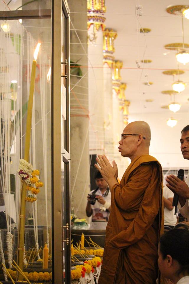 เหรียญเงินลงยาหลวงปู่แก้ว วัดอัมพวันวิทยาราม ( วัดบ้านเพีย ) อ.กุดจับ จ.อุดรธานี ปี 2559 - 4
