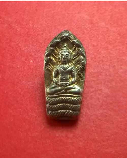 ปรกใบมะขาม เนื้อเงิน หลวงปู่ม่น วัดเนินตามาก ปี 2537 - 1