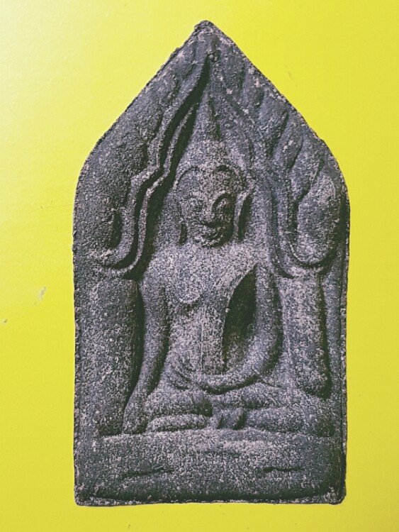 ขุนแผน รุ่นแรก หลวงตาบุญหนา ธมมทินโน เนื้อว่านดอกทอง หลังเรียบจาร ปี2545 - 1