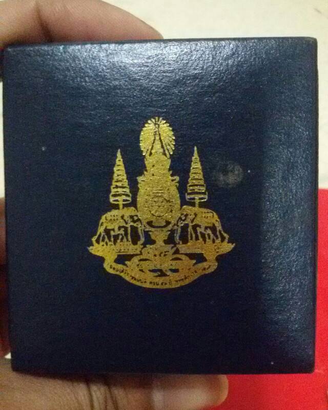 เหรียญนั่งบัลลังก์ ร.9 พร้อมกล่องเดิม - 3