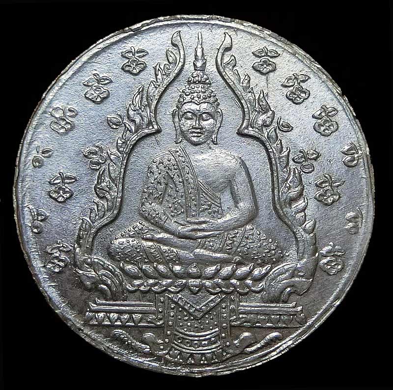 เหรียญพระแก้วมรกต ปี 2475 เนื้อเงิน บล็อกเพาะช่างนิยม รวมเกจิสุดยอดของเมืองไทยครับ - 1