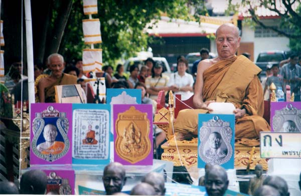 รูปหล่ออุ้มบาตรโภคทรัพย์ รุ่นสุดท้ายที่ทันหลวงพ่อตัด วัดชายนาปลุกเสก เนื้อตะกั่วผสม สร้าง 999 องค์ - 5