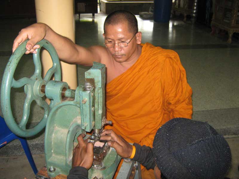 สมเด็จหลังเสือรุ่นแรกฝังตะกรุดทองวคำ พระครูสารธรรมนิเทศ ( พระอาจารย์ทิน ) วัดชายนา จ.เพชรบุรี - 4