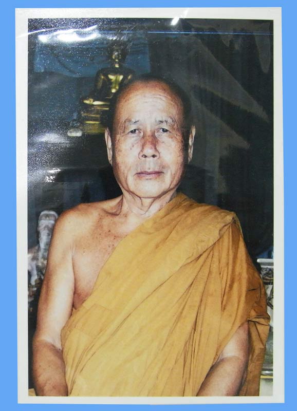 รูปถ่ายหลวงพ่อตัด วัดชายนา ( รูปเดียวกับเก็ตรุ่นแรก ) ขนาด 4 x 6 หลวงพ่อตัด วัดชายนา ปี 2547 หลังจาร - 1