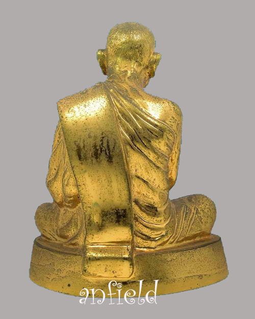 พระบูชาหลวงปู่แหวน สุจิณโณ เนื้อกระหลั่ยทอง ปี 2520 หน้าตัก 5 นิ้ว  - 2