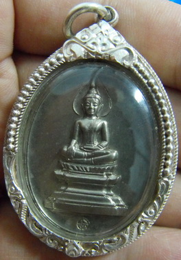 หลวงพ่อพระใส รุ่นเทพบันเทิง ปี2518 เลี่ยมเงิน - 1