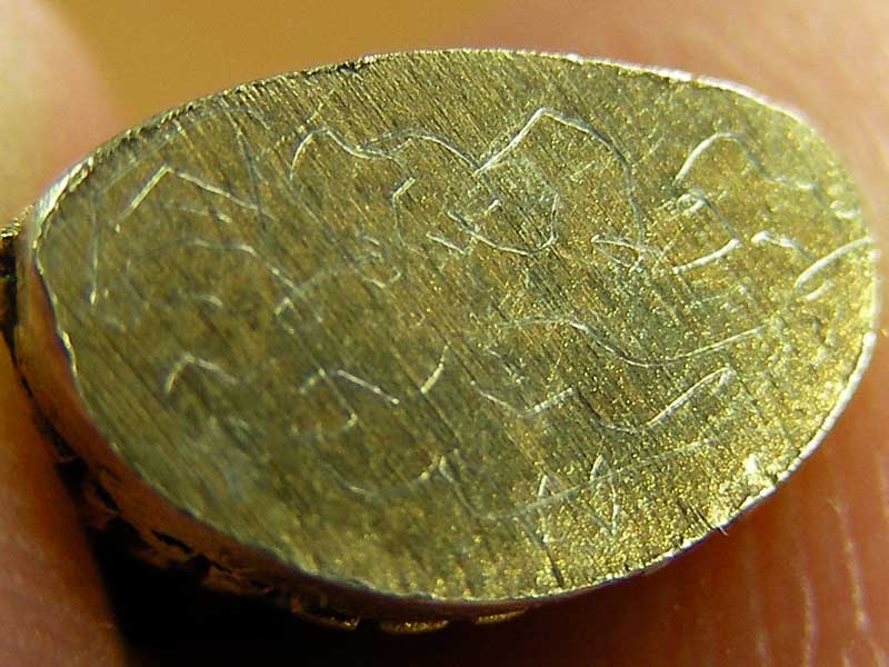 พระชัยวัฒน์ตรีโลกเชษฐ์ เนื้อทองคำ ปี 2528 ณ.วัดสุทัศน์เทพวราราม มีจารใต้ฐาน กล่องเดิม สวยมากครับ - 3
