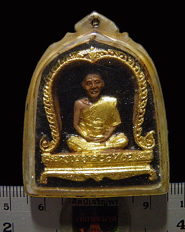 พระปิดตาหลังรูปเหมือน ลงรักปิดทอง หลวงพ่อสำลี วัดห้วยยาง ชลบุรี ปี 2508 เลี่ยมพร้อมใช้สภาพสวย - 4