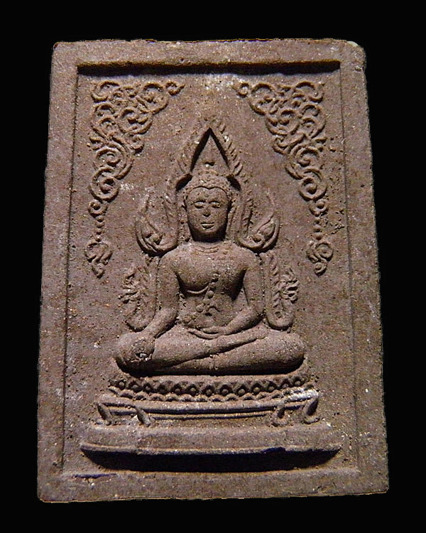 พระพุทธชินราชหลังธรรมจักร หลวงปู่แว่น วัดถ้ำพระสบาย ปี 2523 เนื้อผงผสมอิฐพระธาตุพนม เหล็กไหล จัดทำข - 1