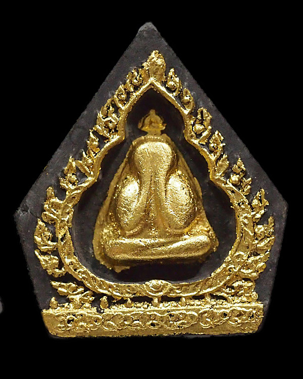 พระปิดตาพิมพ์ห้าเหลี่ยมพิมพ์ใหญ่ เจ้าคุณวิเชียร วัดเครือวัลย์ จ.ชลบุรี ปี 2519 เป็นพระเก่า ที่วัดท - 1